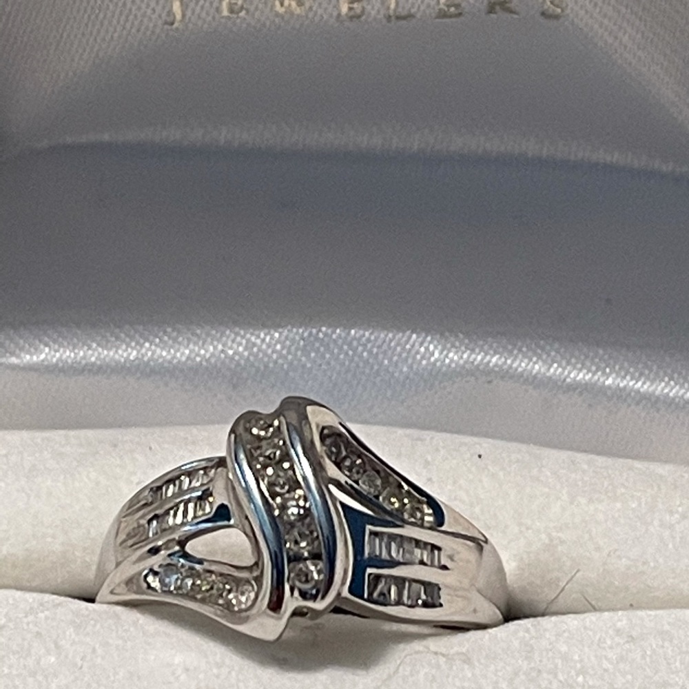 Ladies 10k White Gold Fashion Diamond Ring size 6